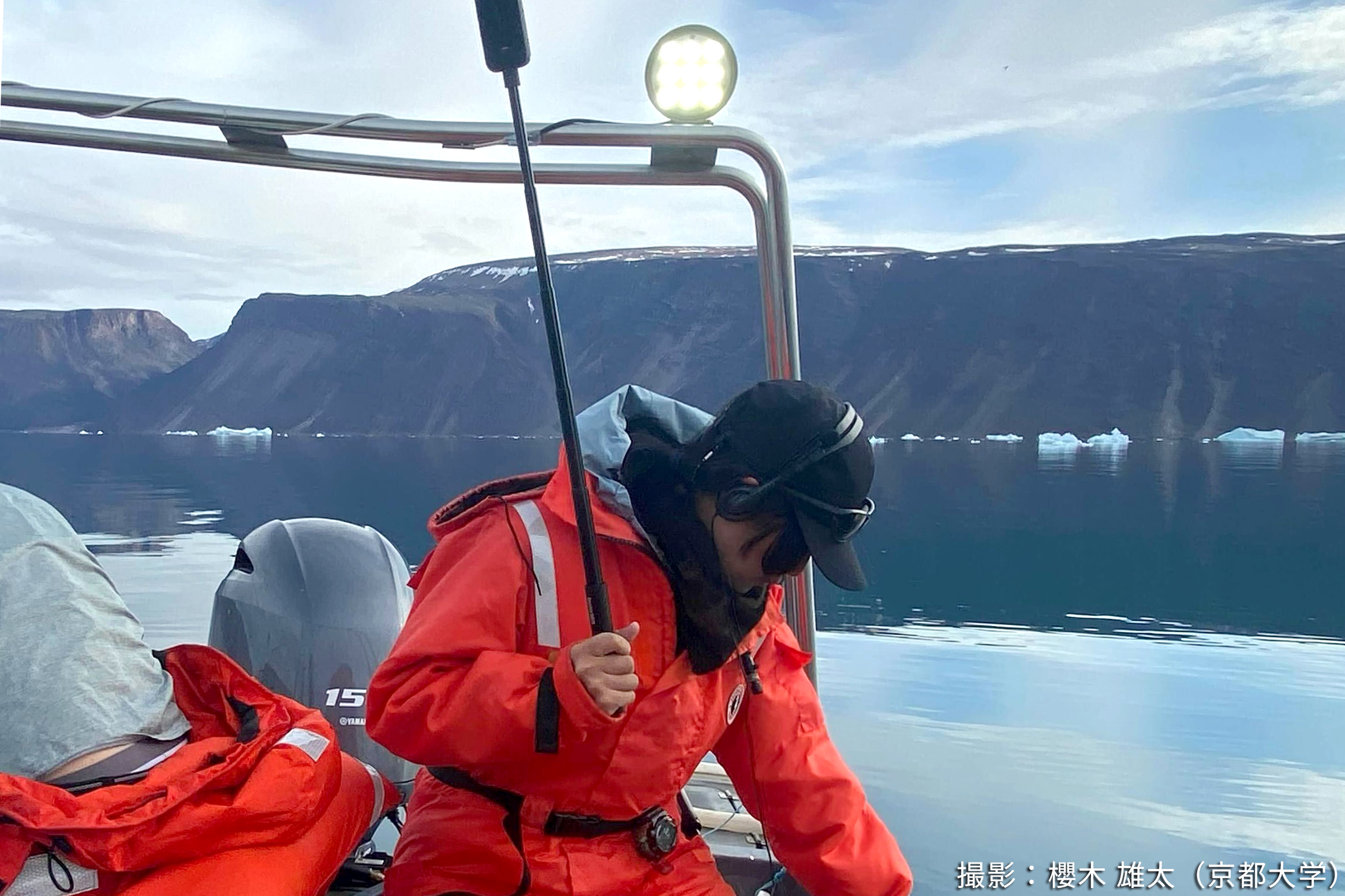 グリーンランド北西部における水中マイクの設置・回収作業と目視調査