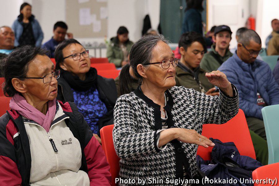 Many people gathered at the workshop