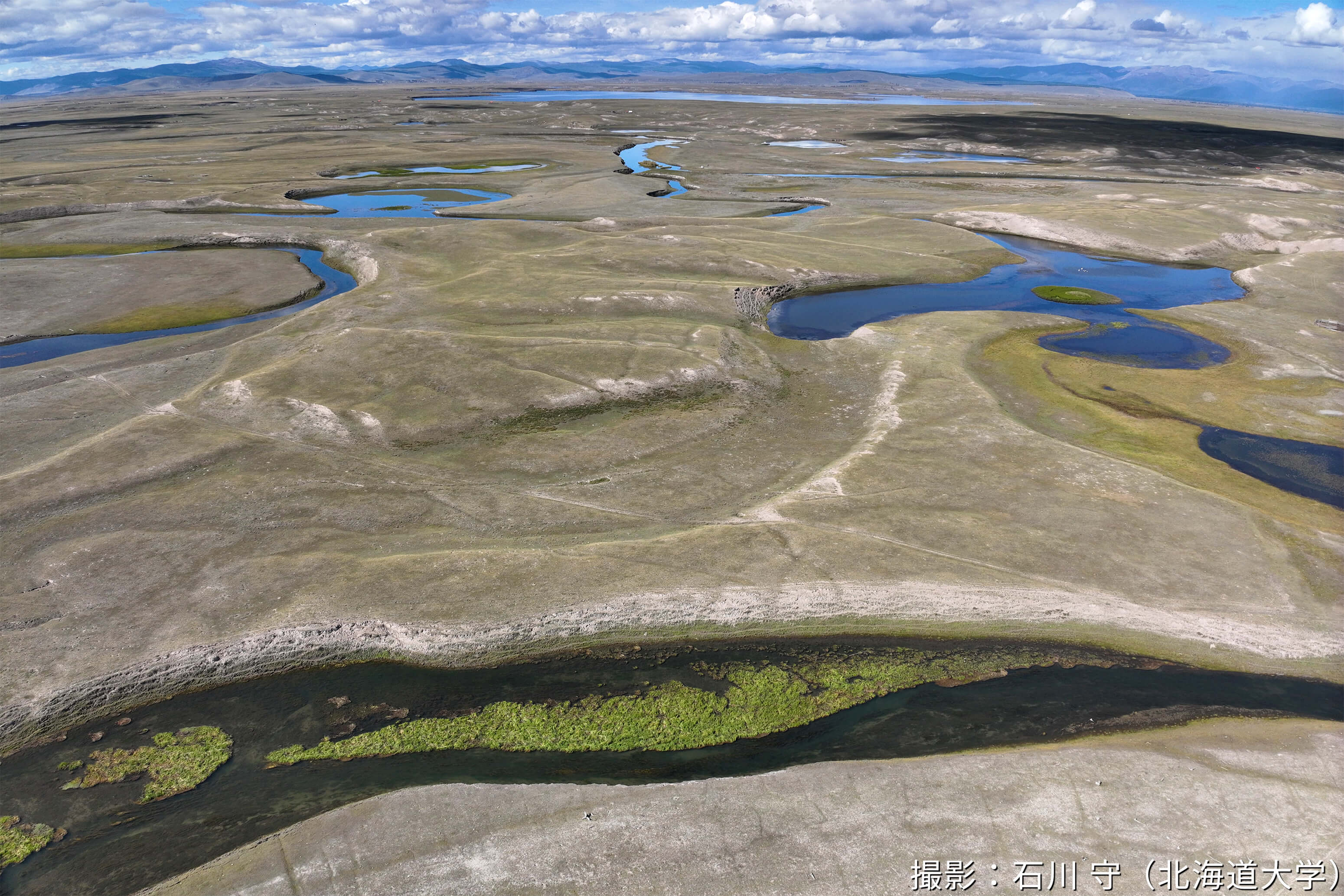 モンゴルにおける地下氷地形（ピンゴ、サーモカルスト ）と湧水および地下貯蔵庫の現況