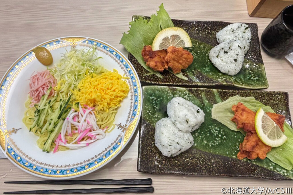 冷やし中華・おにぎり・唐揚げ